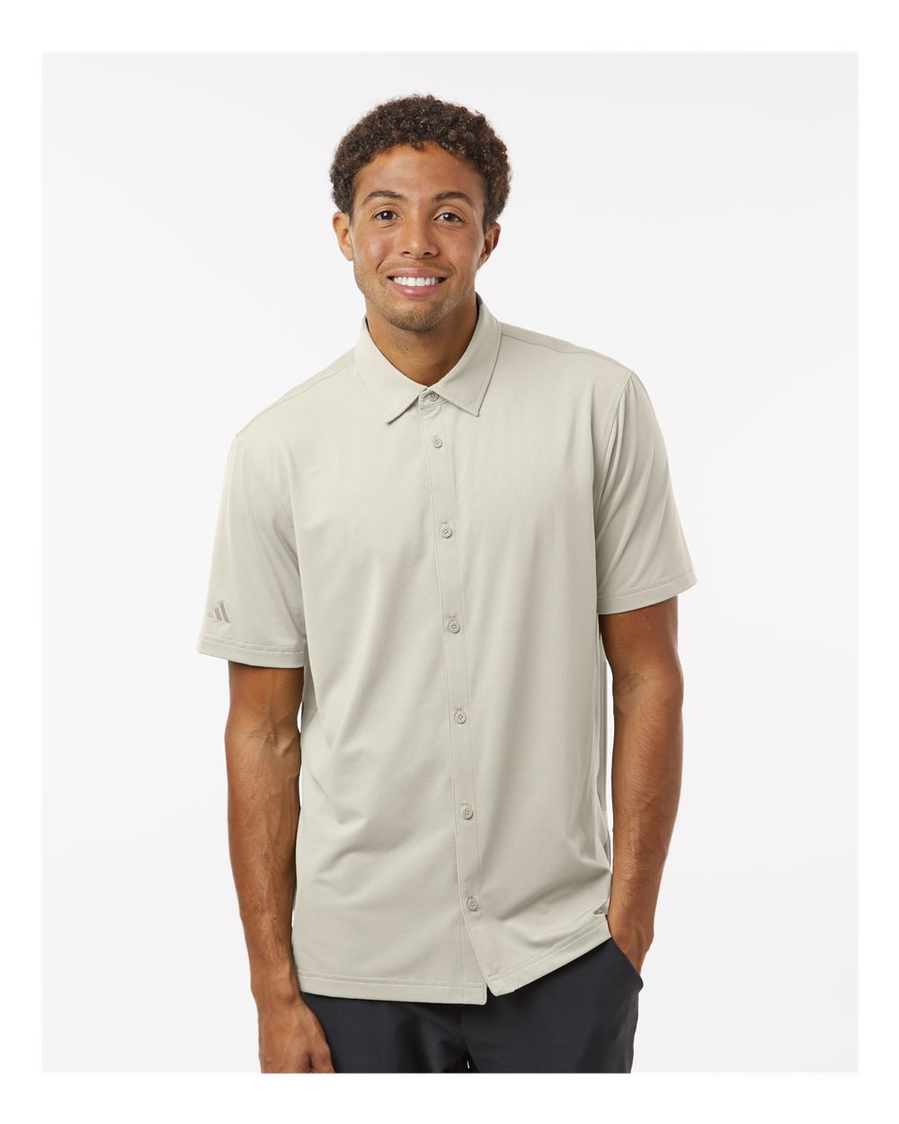 Adidas Camisa de manga corta con botones - Unidades en la caja 36 - Precio unitario $19.75 c/u