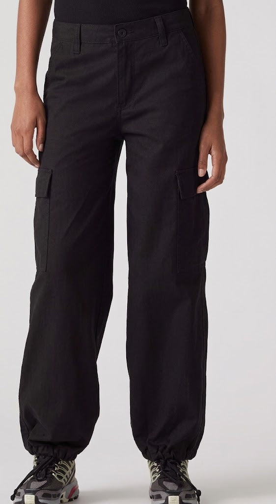 Levi's Loose/Baggy Jeans Mujer Colores MIxtos – Unidades en la caja 48 – Precio unitario $29.75 usd