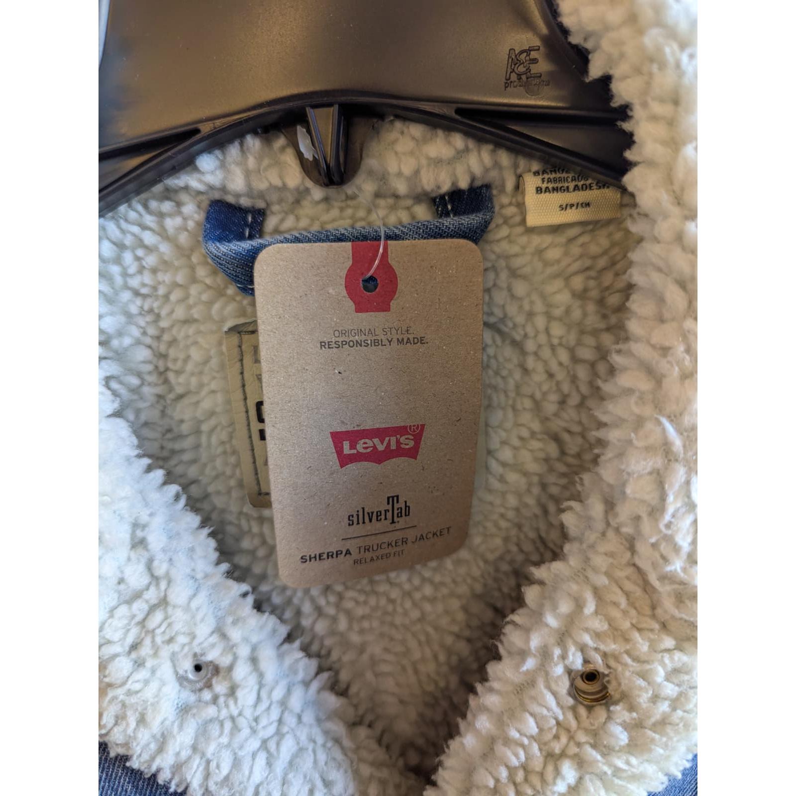 Levi’s Jacket SilverTab Trucker Sherpa para Hombre Caja 24 Unidades Precio Unitario $41.50