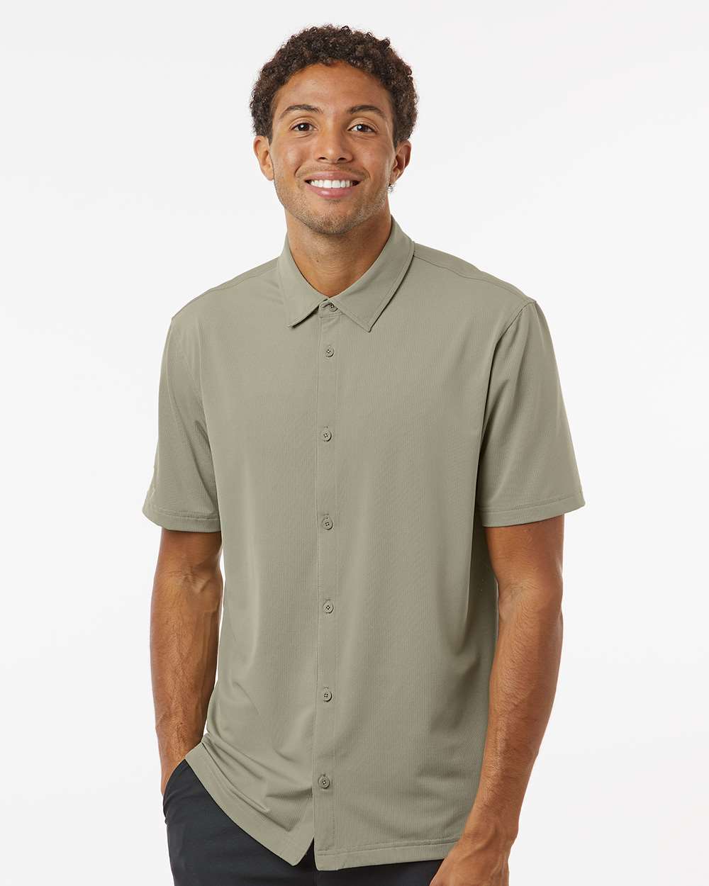 Adidas Camisa de manga corta con botones - Unidades en la caja 36 - Precio unitario $19.75 c/u