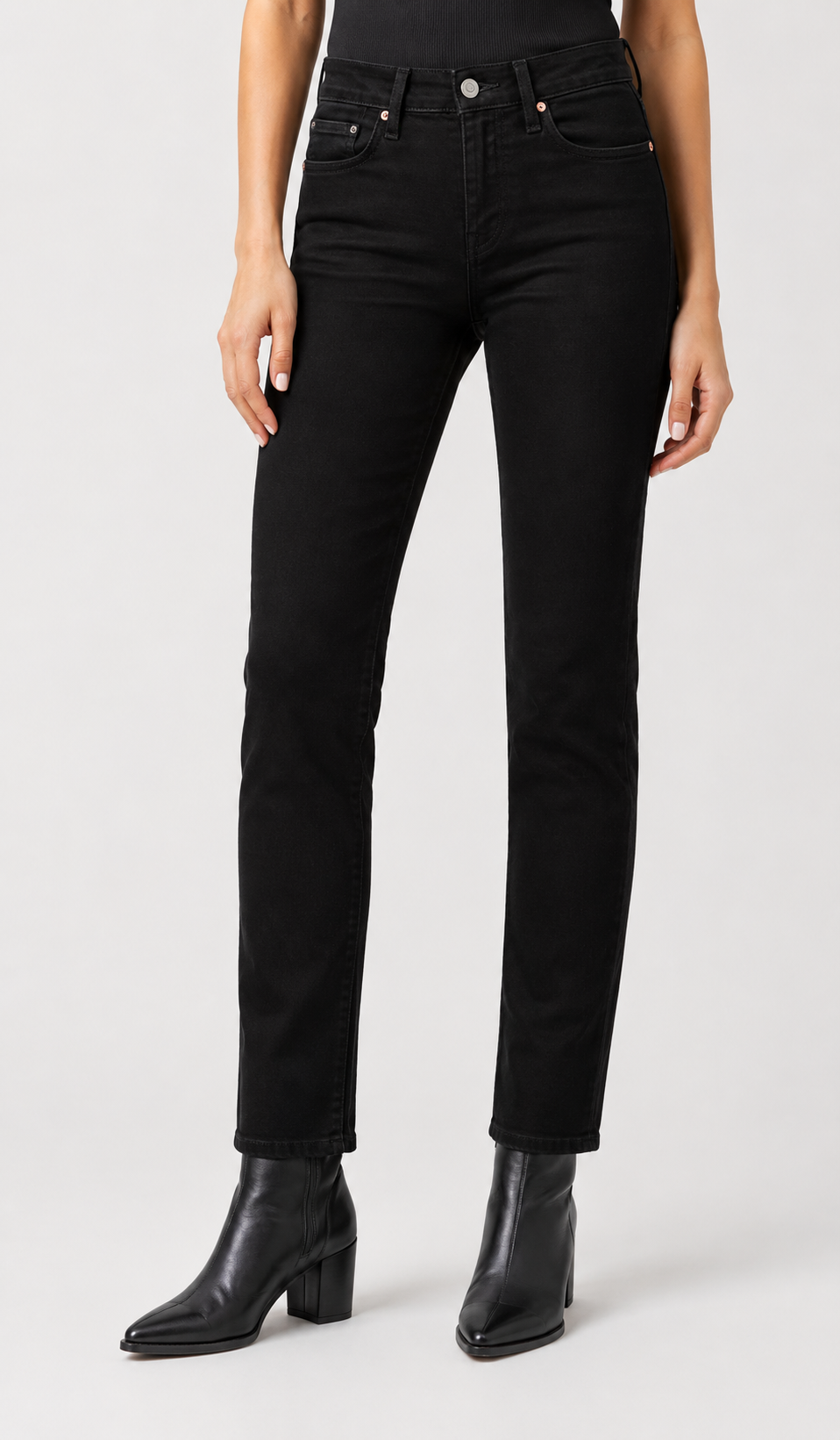 Levi's Straight Jeans Mujer  – Colores Mixtos – Unidades en la caja 48- Precio unitario $27.75 c/u